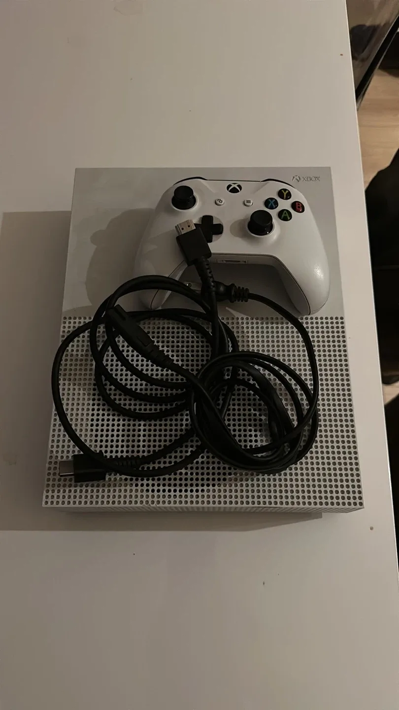 Xbox One S with Controller