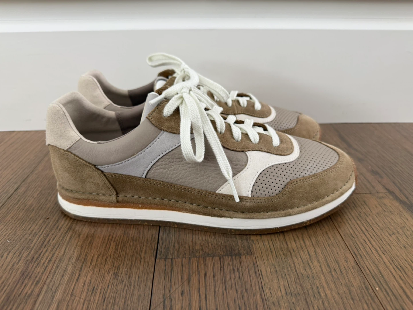 ‼️ Clarks sneakers - Men’s size 11