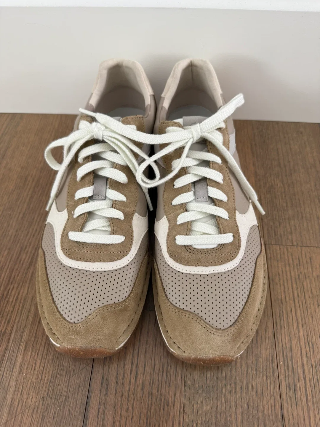 ‼️ Clarks sneakers - Men’s size 11 image indicator(3)