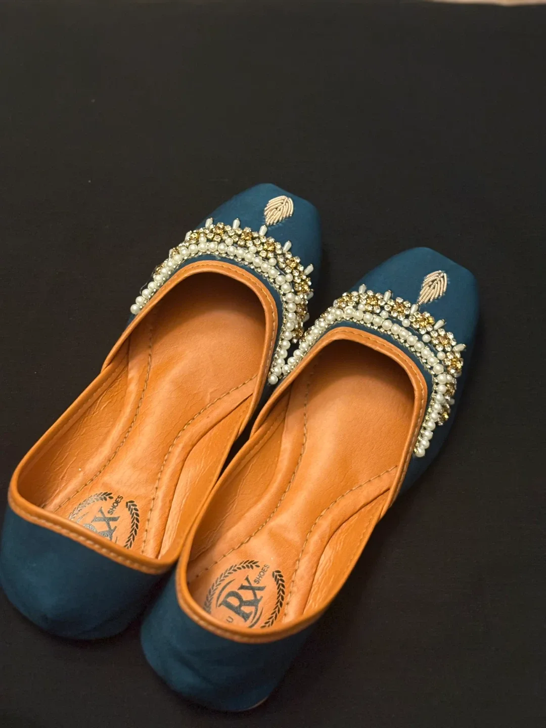 Amim Bazar Embellished Jutti Shoes image indicator(5)