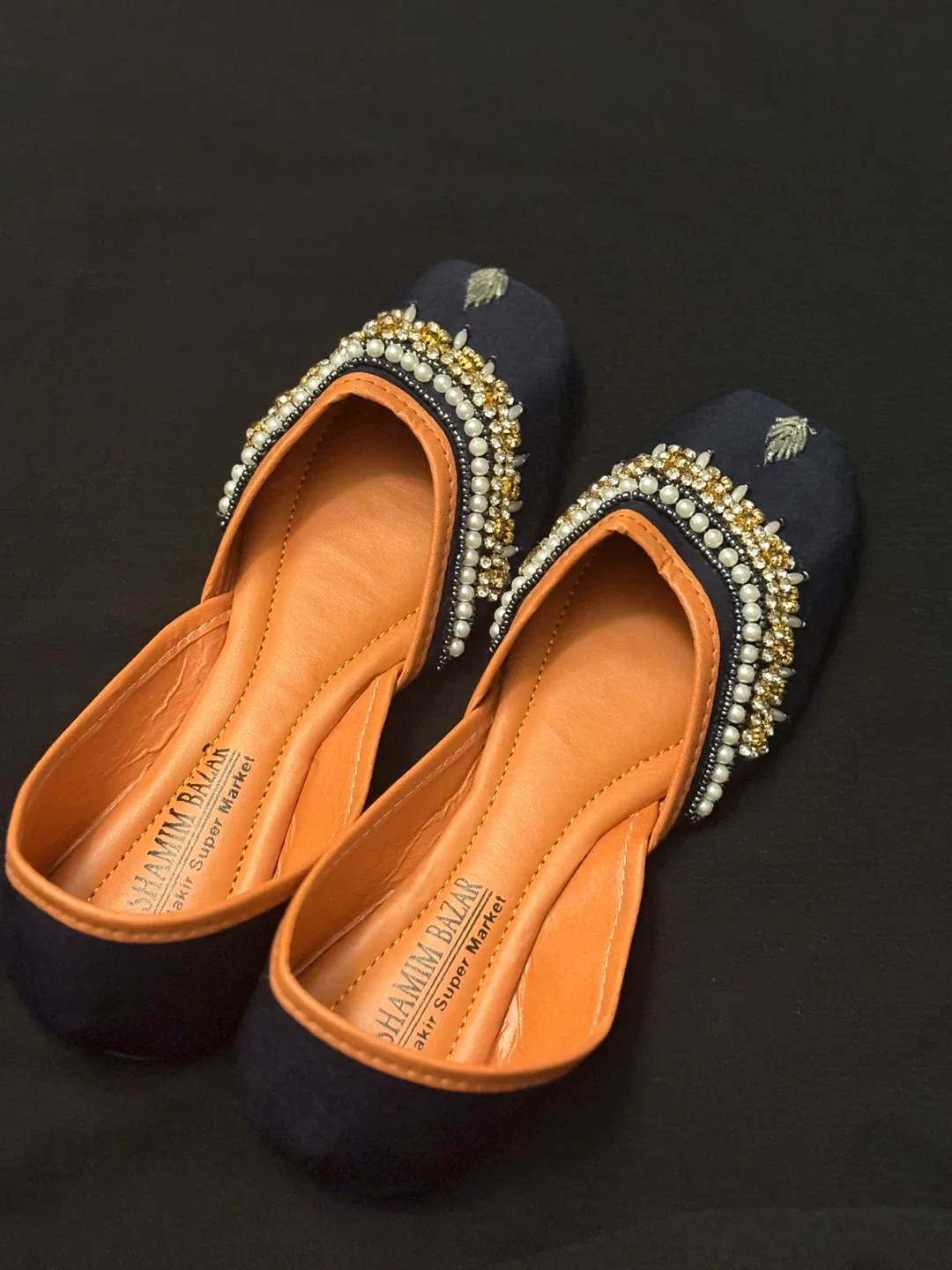 Amim Bazar Embellished Jutti Shoes image indicator(8)