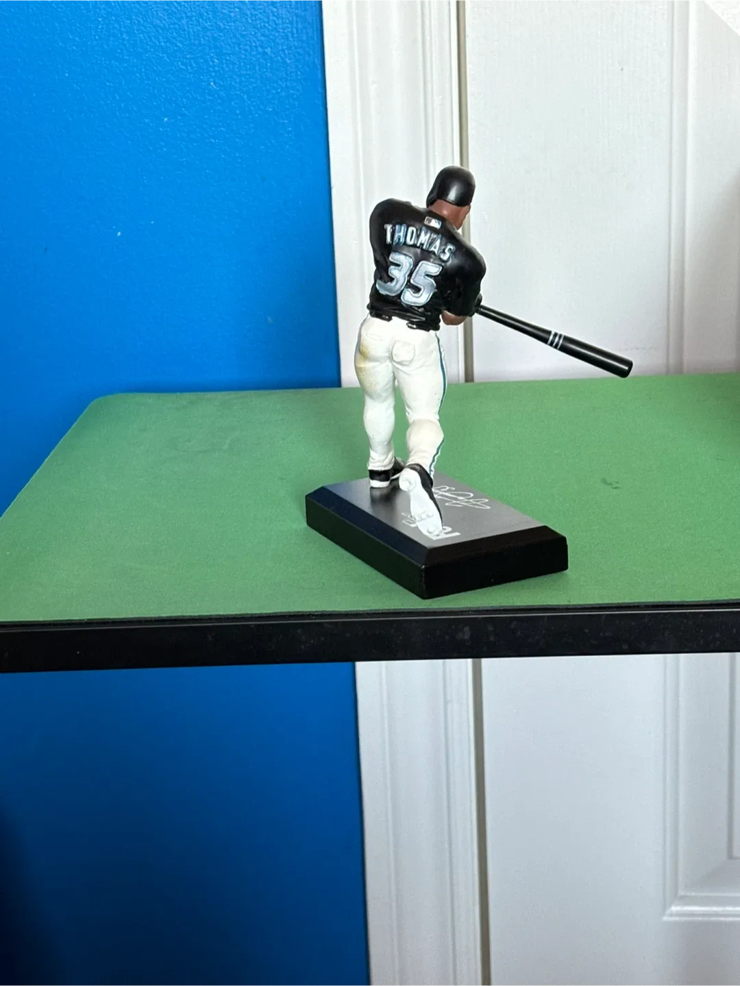 Frank Thomas #35 Limited Edition Figurine image indicator(3)