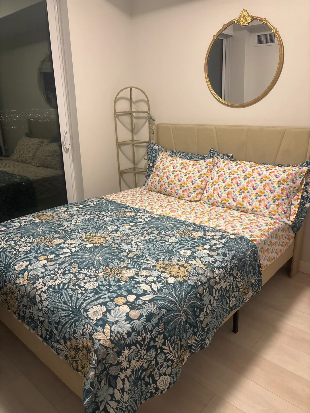 Queen Size Bed Frame with queen size mattress image indicator(6)