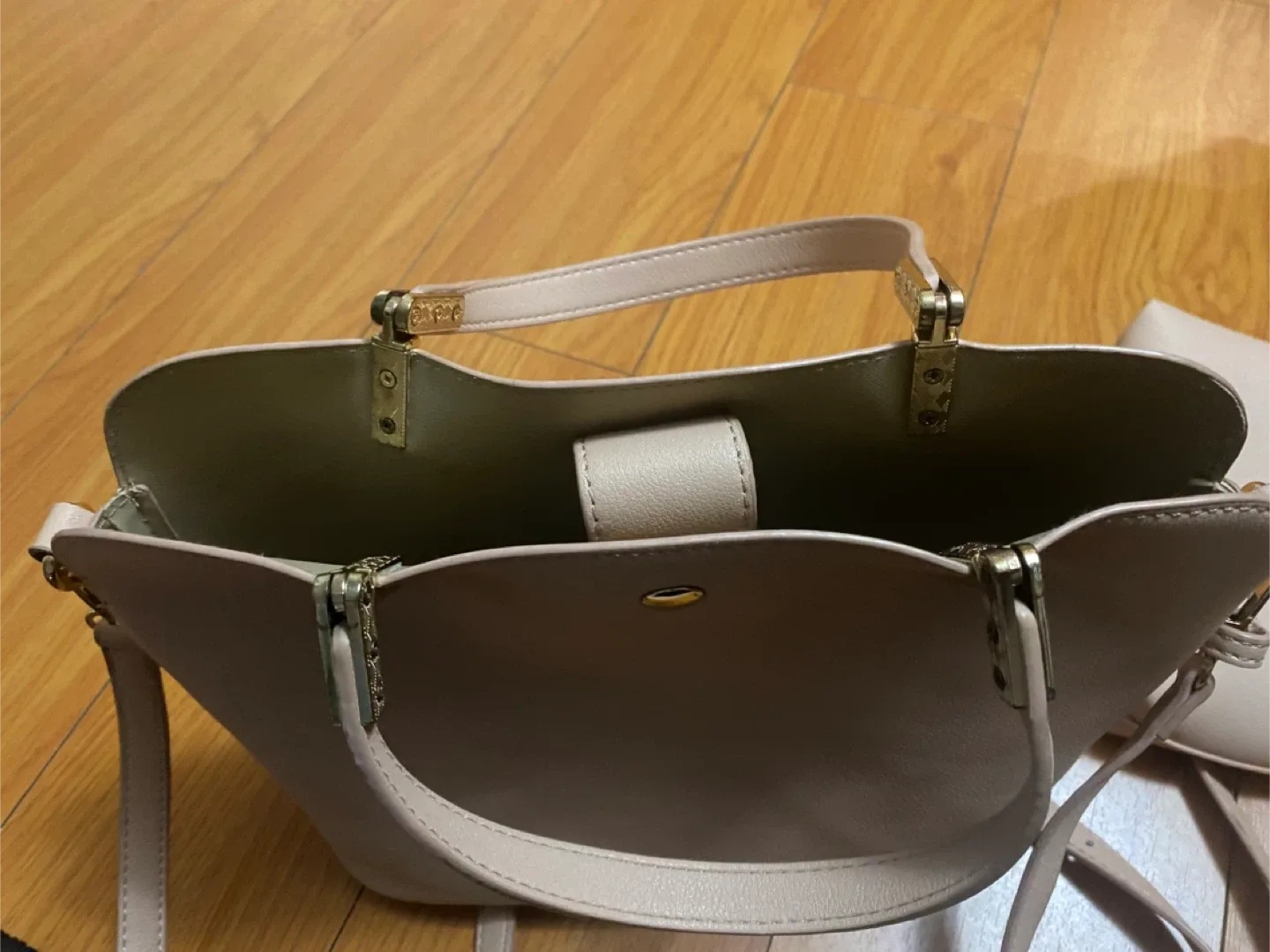 Light Pink Tote Bag with Crossbody Strap image indicator(3)