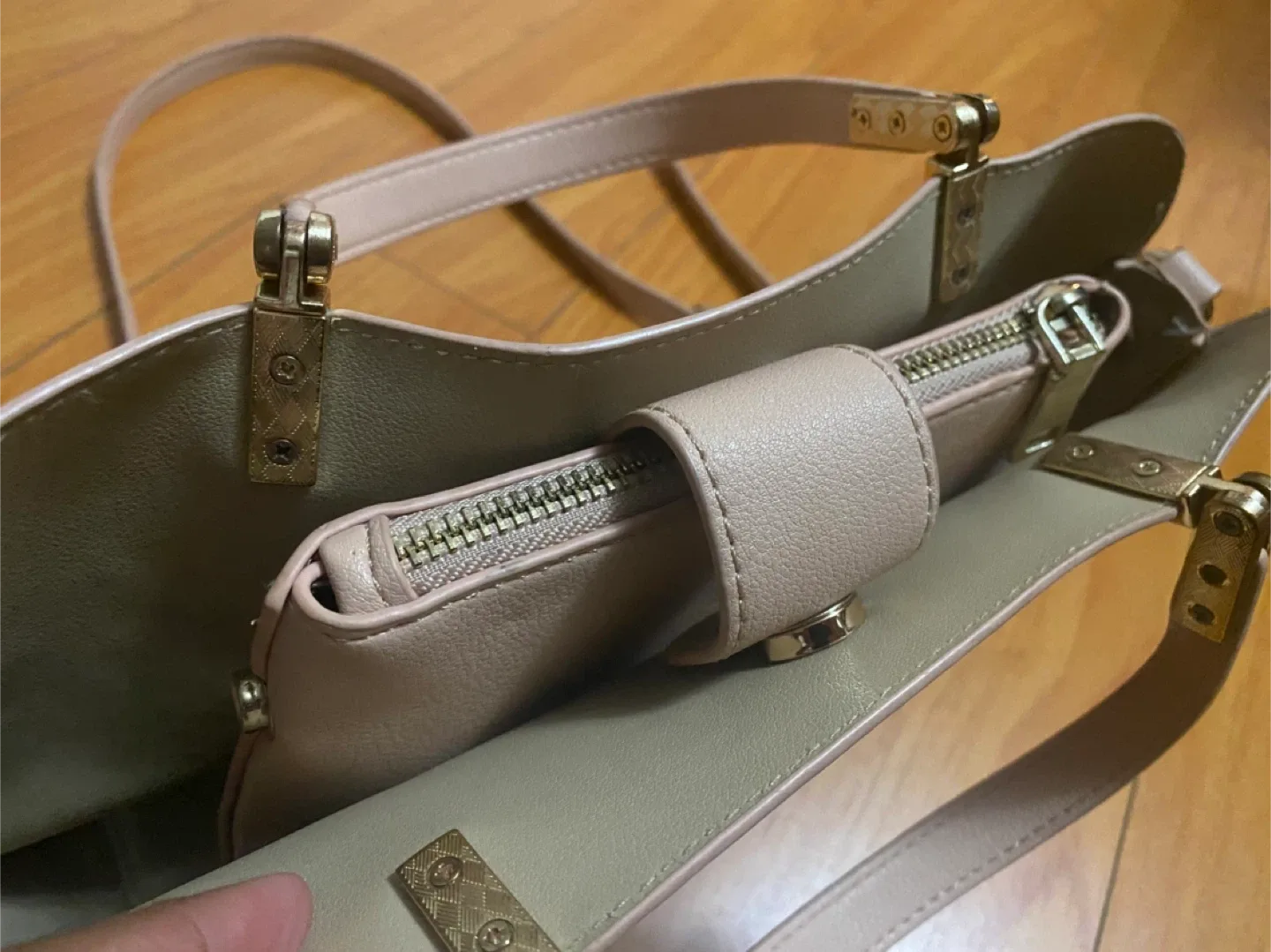 Light Pink Tote Bag with Crossbody Strap image indicator(2)