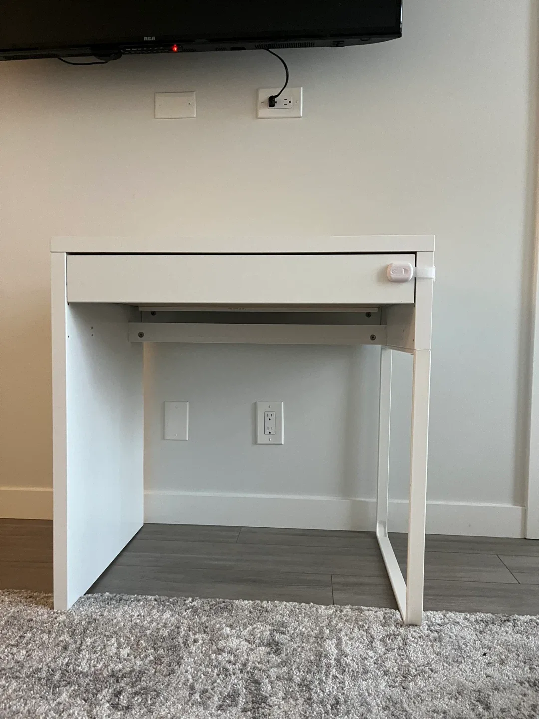 Ikea White Desk, 73x50cm image indicator(2)