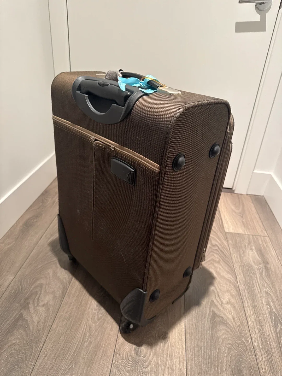 Brown Wheeled Suitcase image indicator(3)