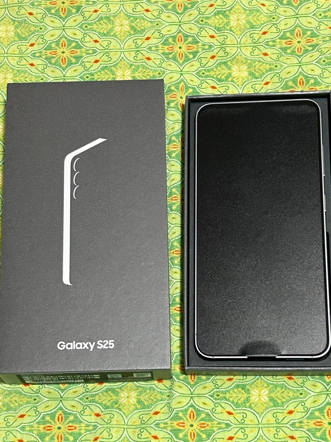 Brand New Samsung Galaxy S25 - photo 2