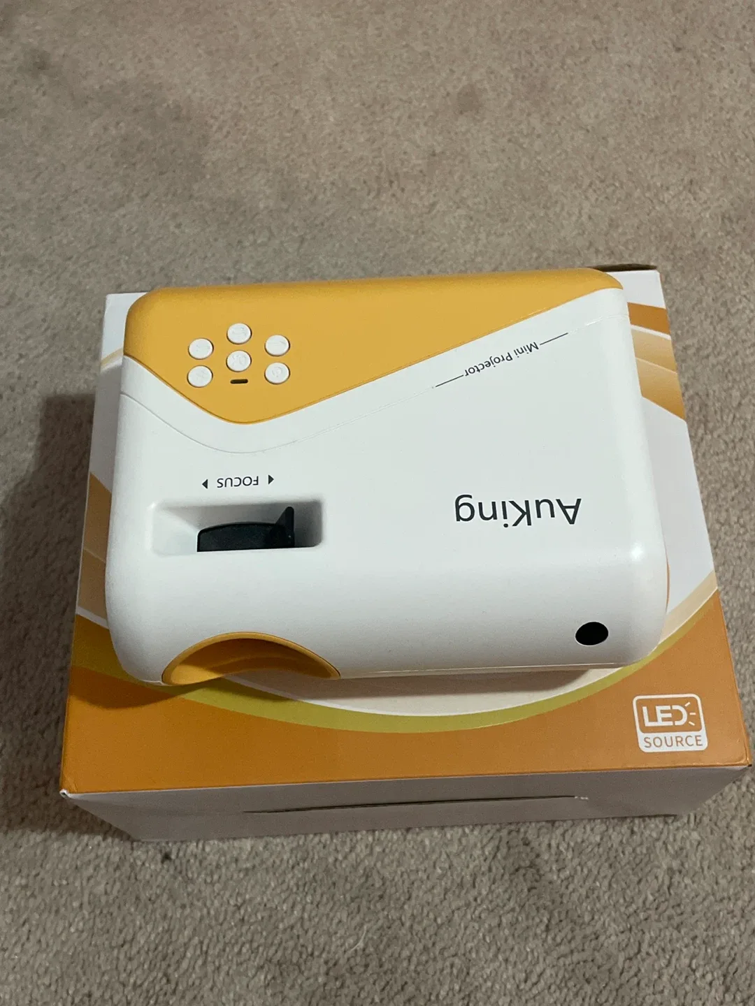 AuKing Mini Projector with Box image indicator(2)