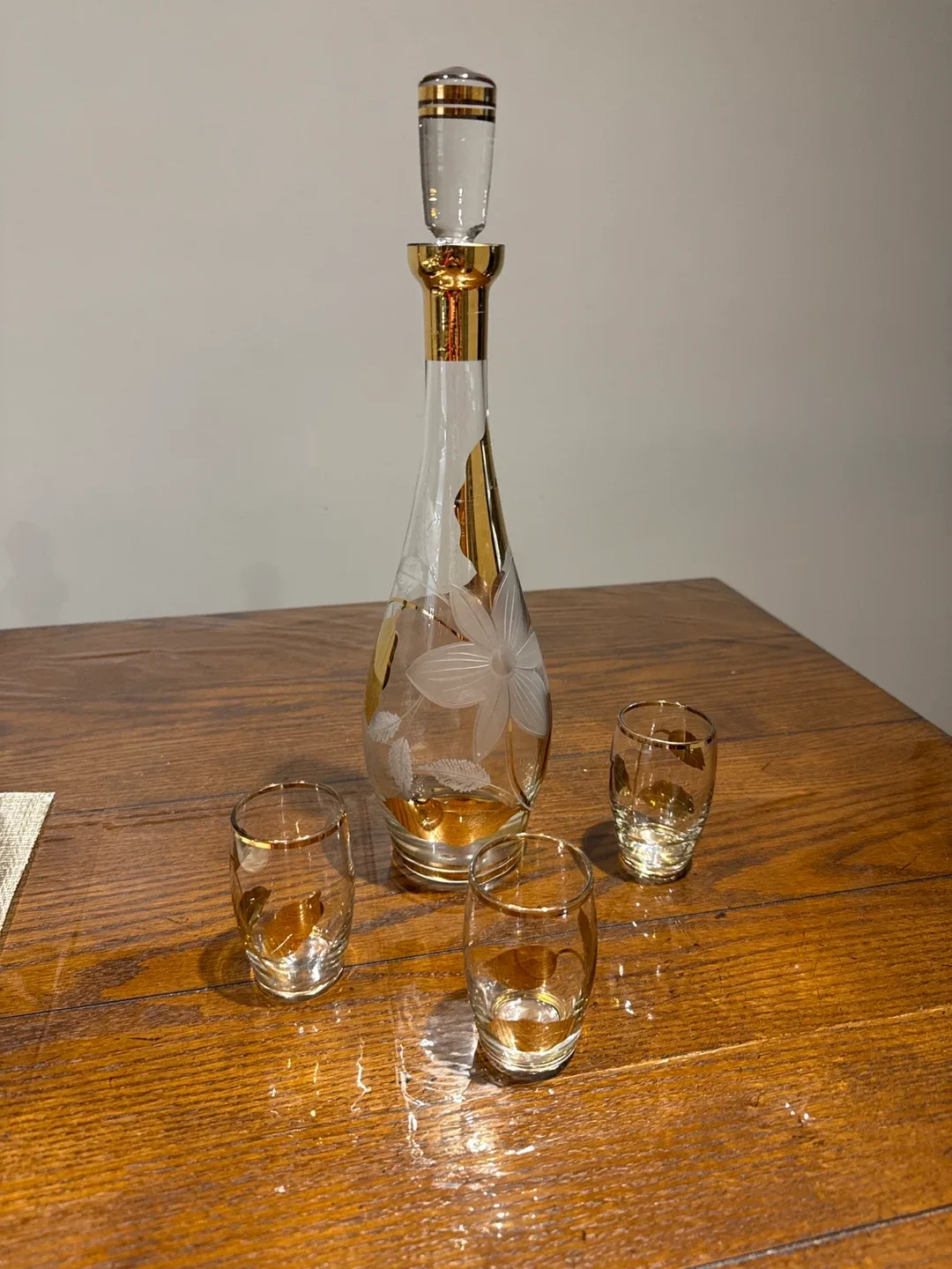Vintage Decanter Set with Gold Trim image indicator(2)