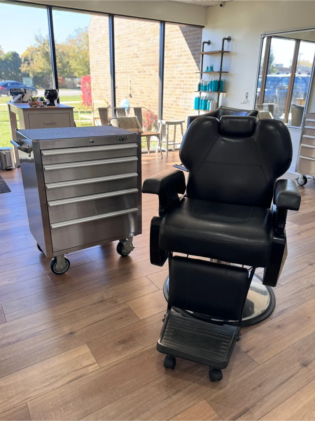 Barber Chair and Viper Tool Chest & Mirror image indicator(3)