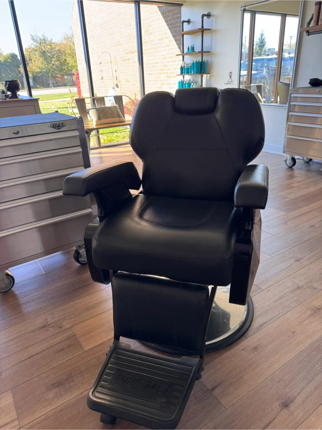 Barber Chair and Viper Tool Chest & Mirror image indicator(2)