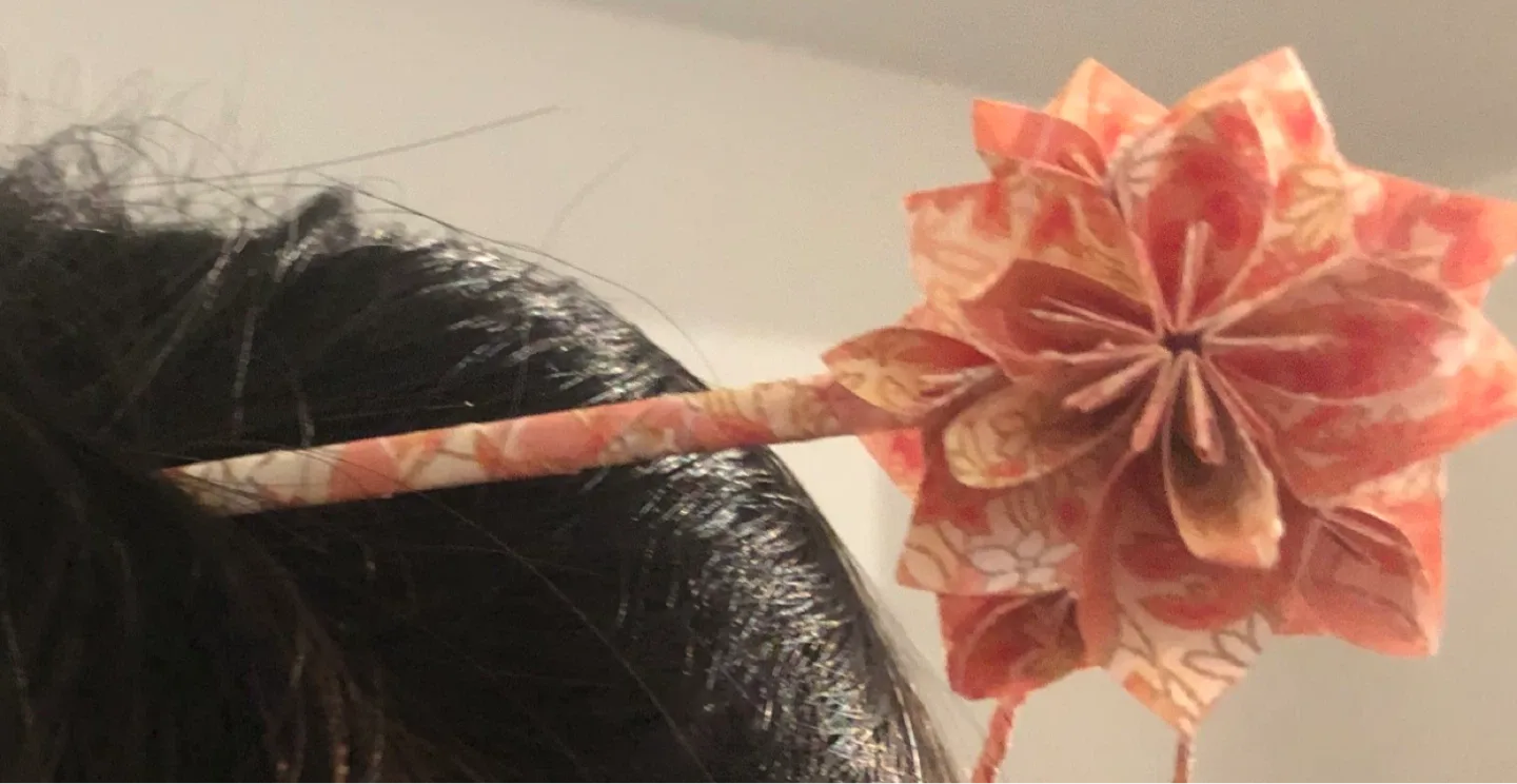 Handmade Origami Flower Hair Accessory image indicator(2)