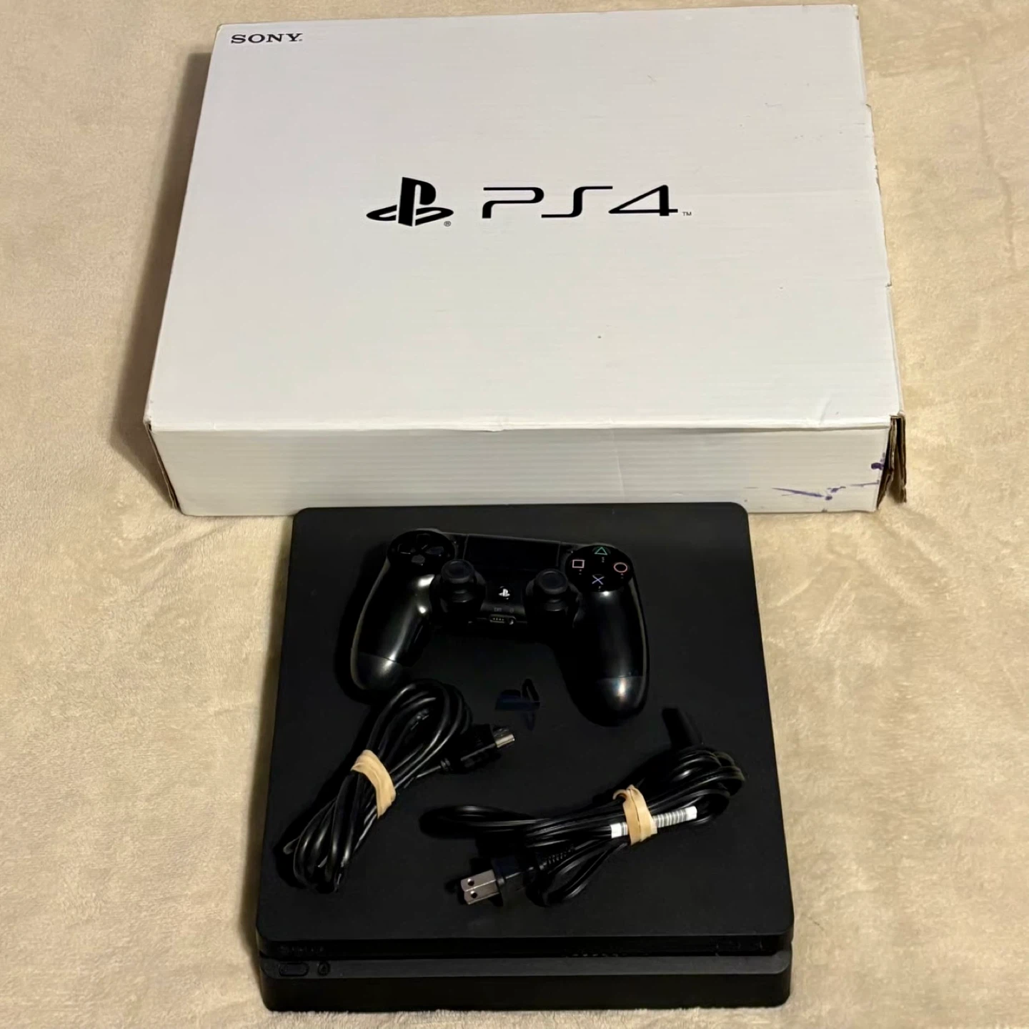 PS4 1 Tb (2 Controllers + Good Games)