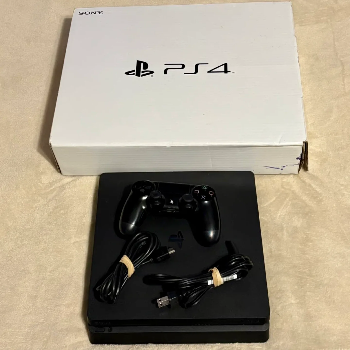 PS4 1 Tb (2 Controllers + Good Games)