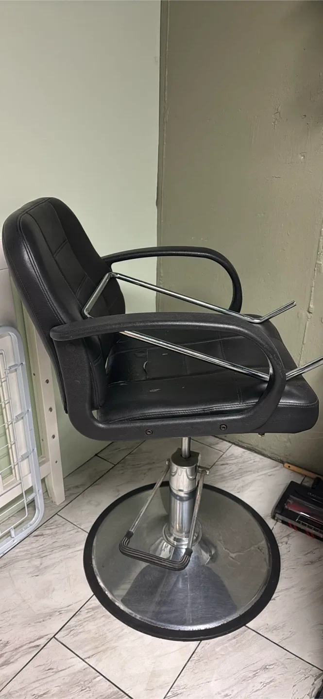 Black Salon/Barber Chair image indicator(2)