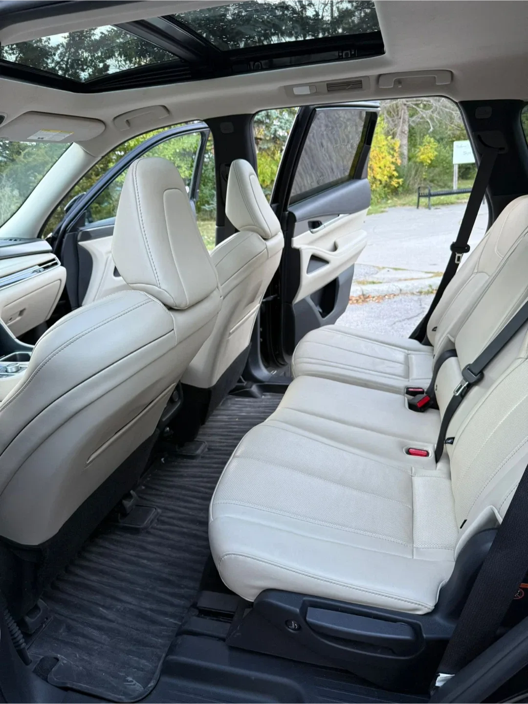 Infiniti QX60 SUV - Black Exterior, Beige Interior image indicator(6)