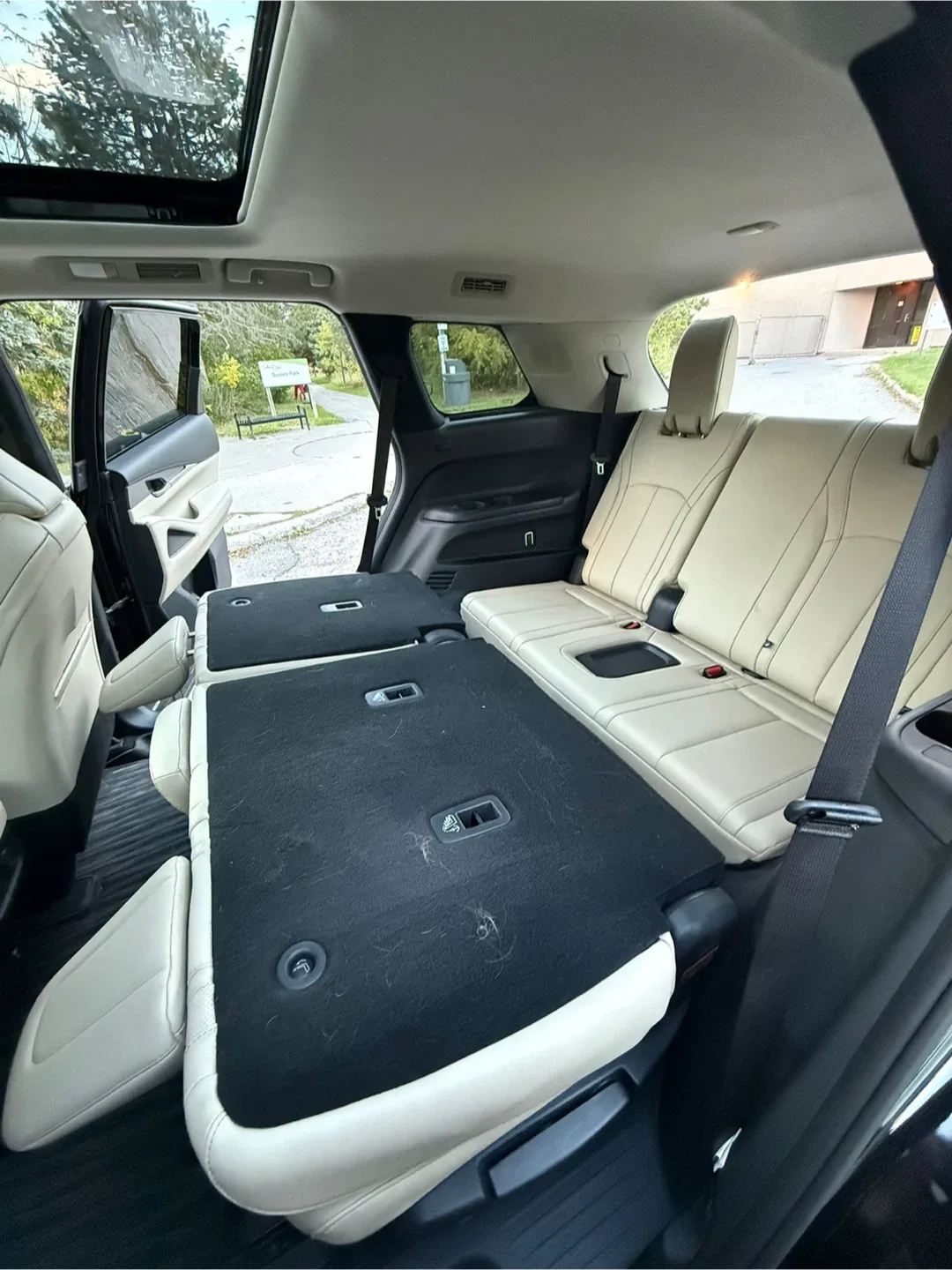 Infiniti QX60 SUV - Black Exterior, Beige Interior image indicator(5)