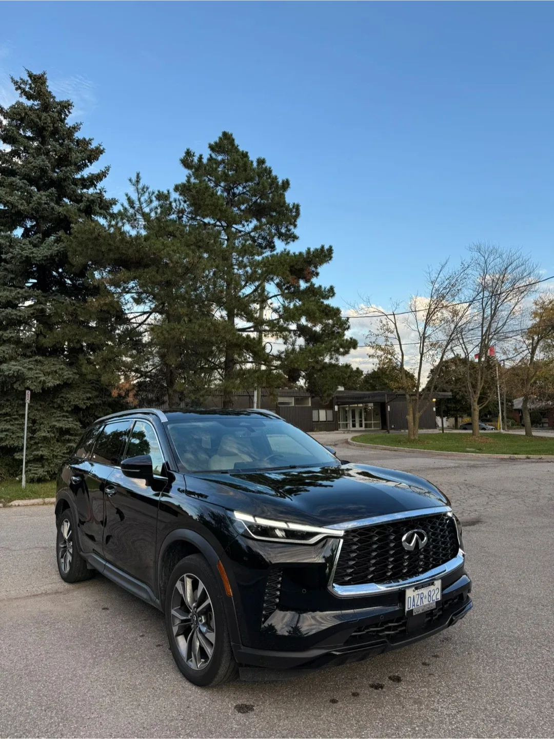 Infiniti QX60 SUV - Black Exterior, Beige Interior image indicator(7)