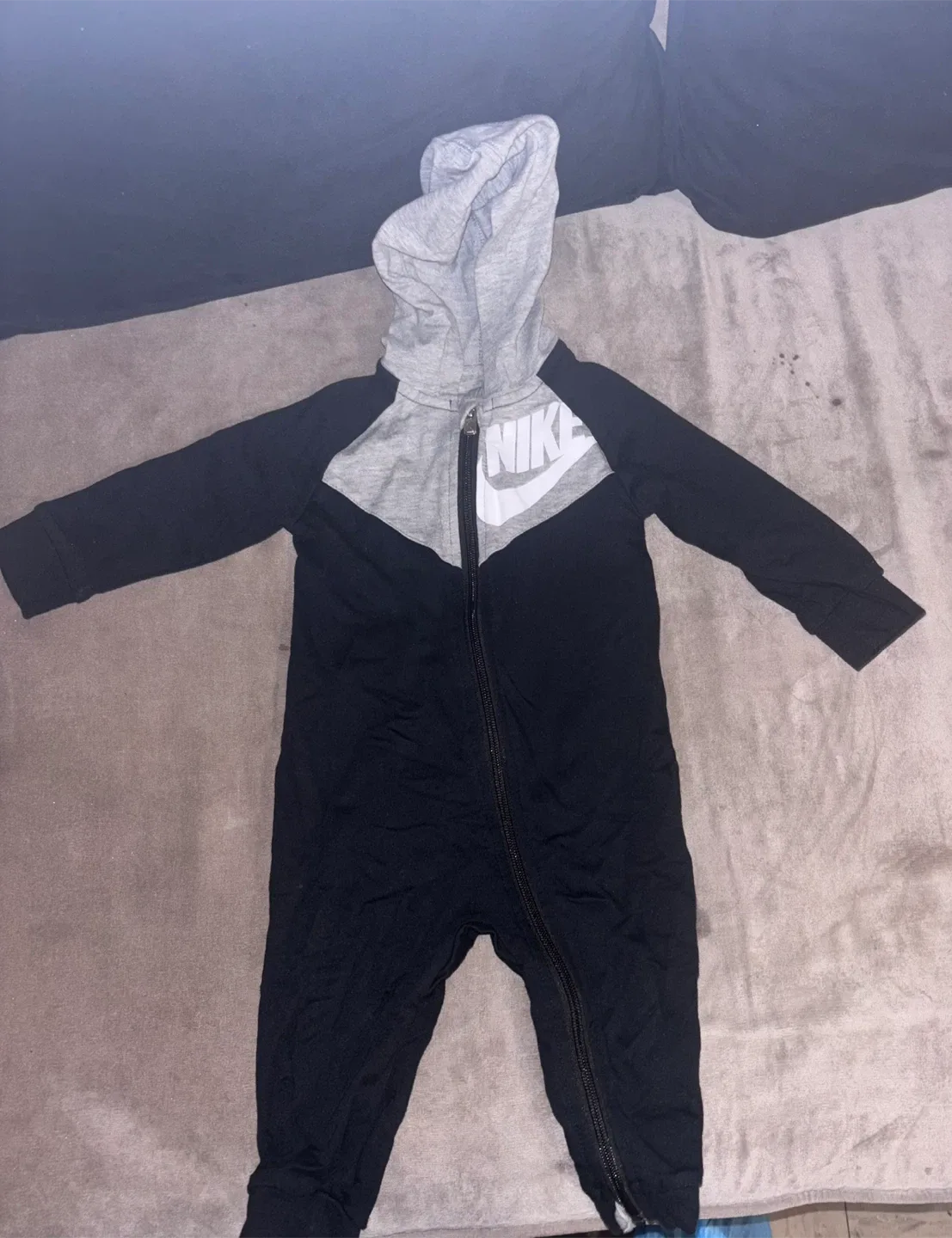 Nike Baby Onesies Bundle - Size 6-9 Months image indicator(2)