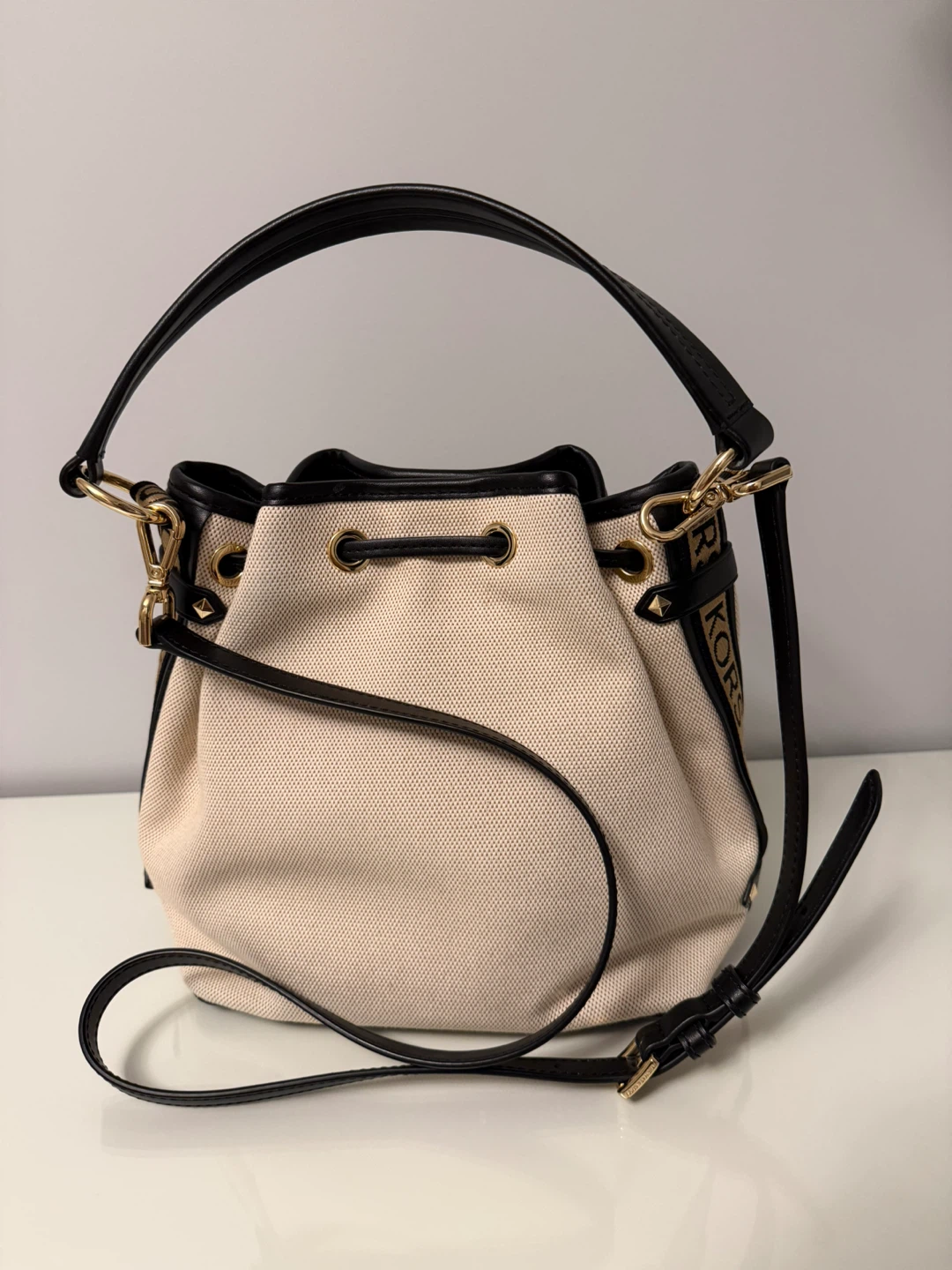 Michael Kors Bucket Bag - photo 2