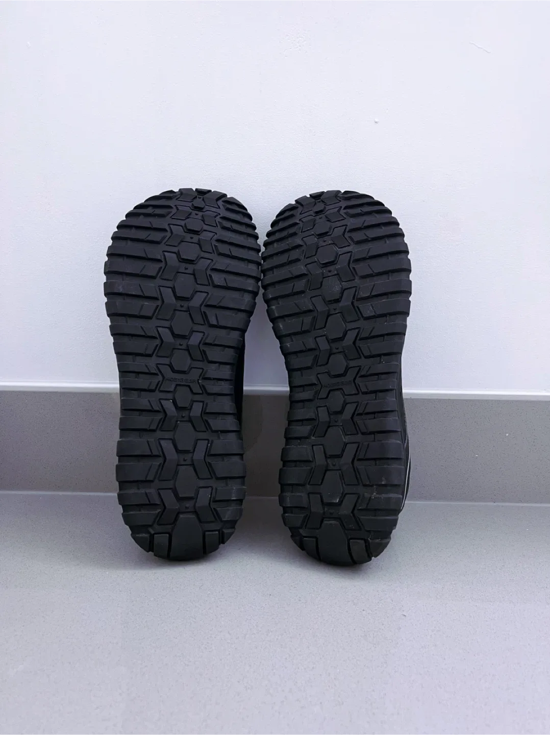 Like New Men’s HOBIBEAR Sneakers image indicator(4)