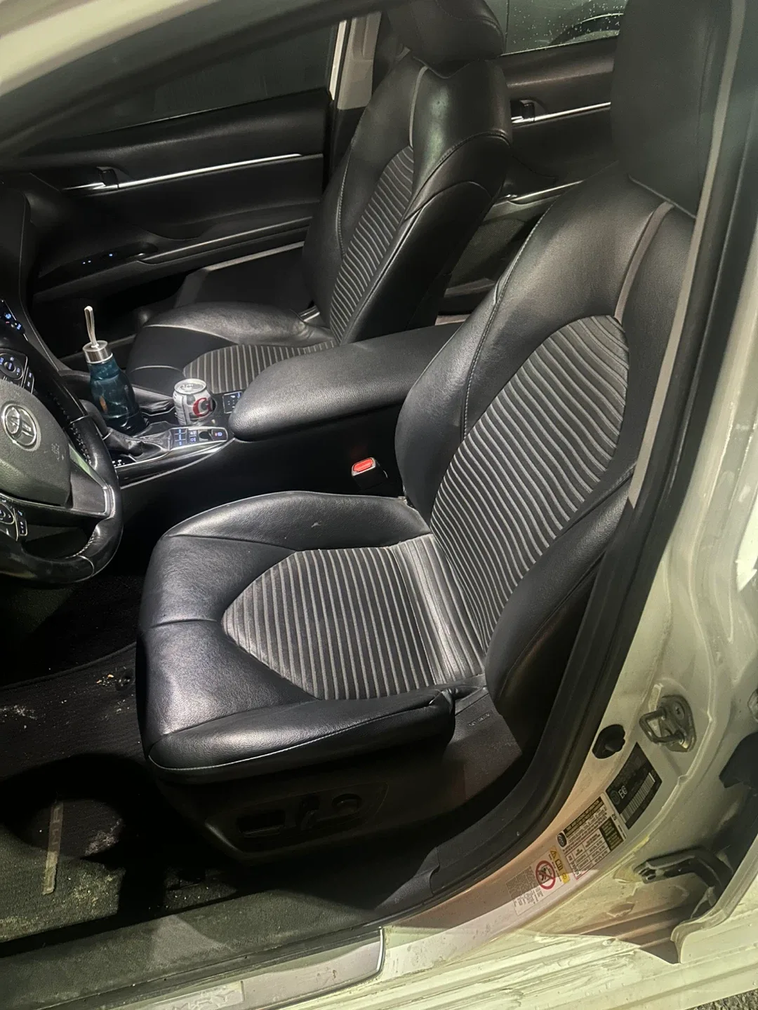 Toyota Camry Hybrid - White Sedan image indicator(5)