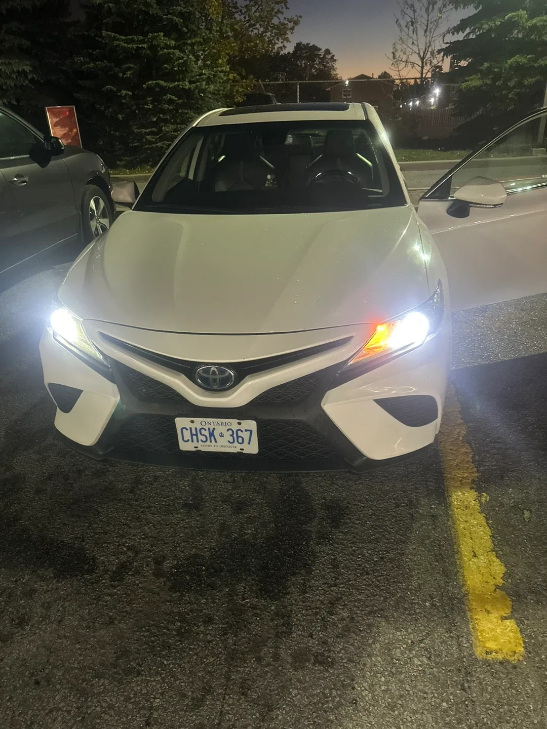 Toyota Camry Hybrid - White Sedan image indicator(8)