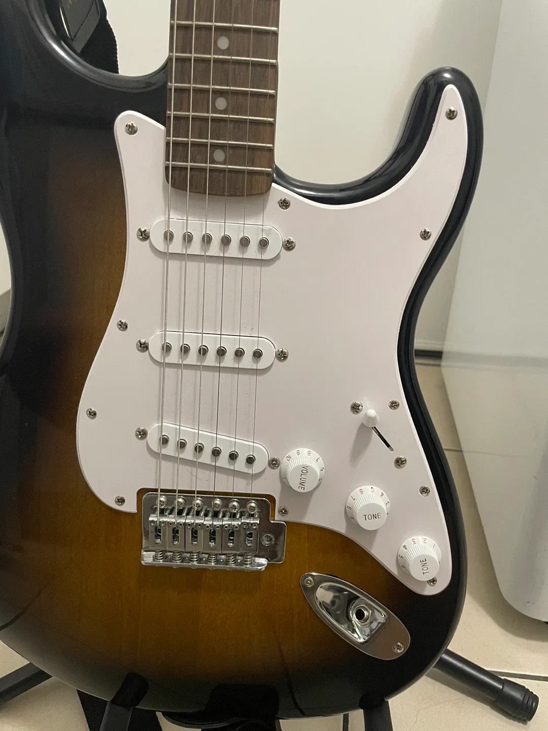 Fender Stratocaster Electric Guitar image indicator(2)