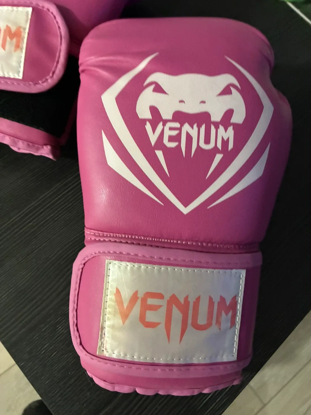 Venum Pink Boxing Gloves image indicator(2)