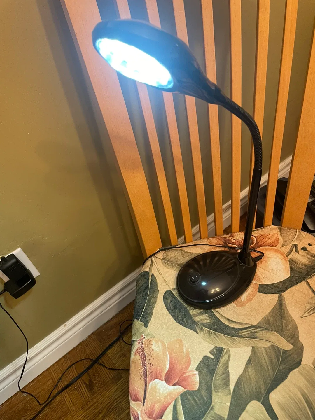 Black Gooseneck LED Desk Lamp