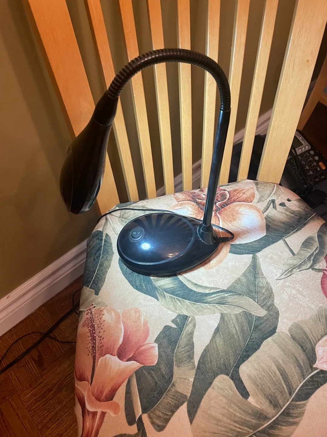 Black Gooseneck LED Desk Lamp image indicator(4)