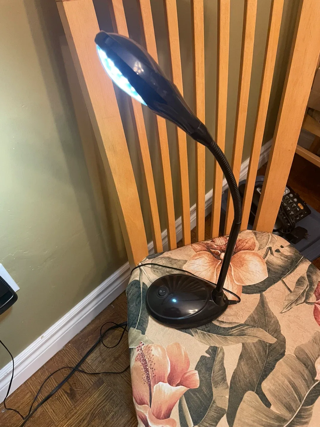 Black Gooseneck LED Desk Lamp image indicator(2)