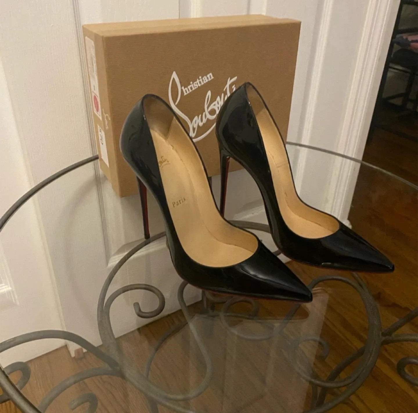 Christian Louboutin So Kate image indicator(6)