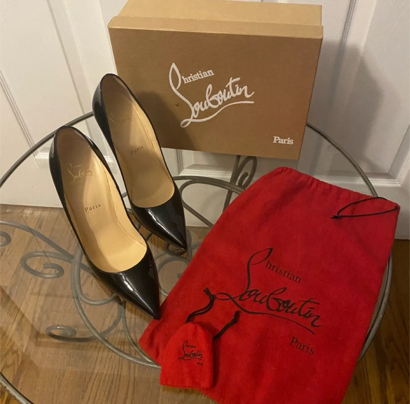 Christian Louboutin So Kate image indicator(4)