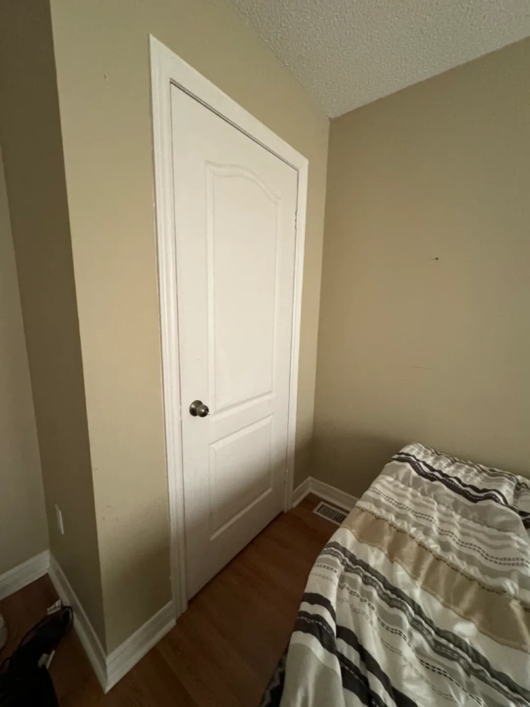 Bright Room for Rent - Available This December! image indicator(2)