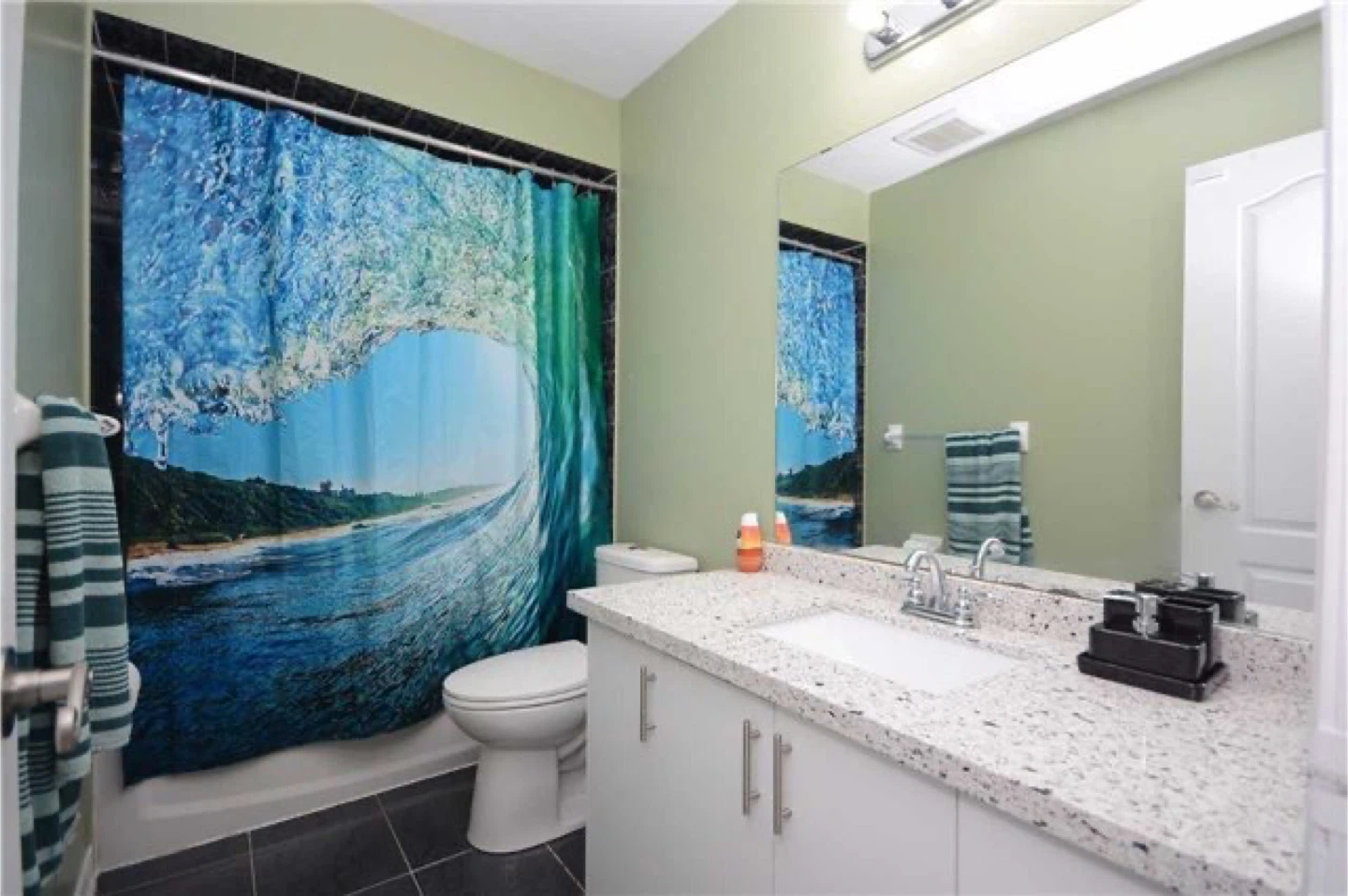 Bright Room for Rent - Available This February! - photo 3
