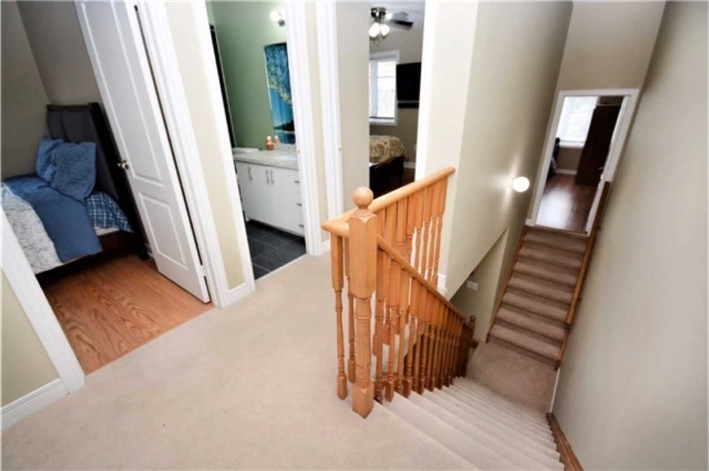 Bright Room for Rent - Available This February! - photo 4