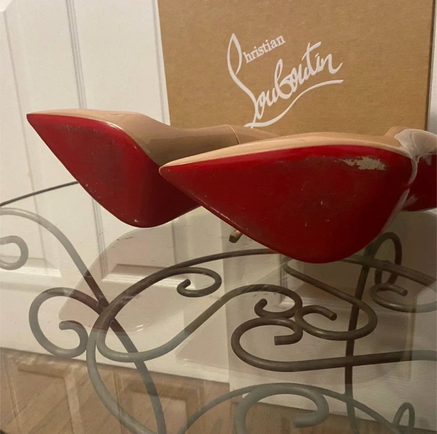 Christian Louboutin So Kate image indicator(6)