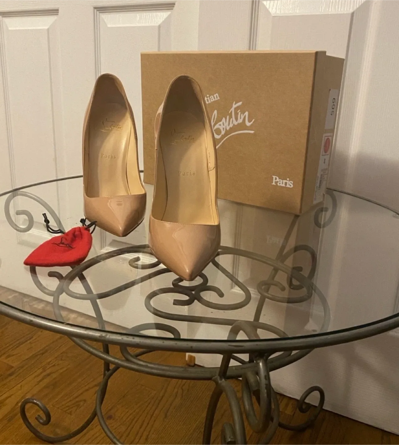 Christian Louboutin So Kate image indicator(4)