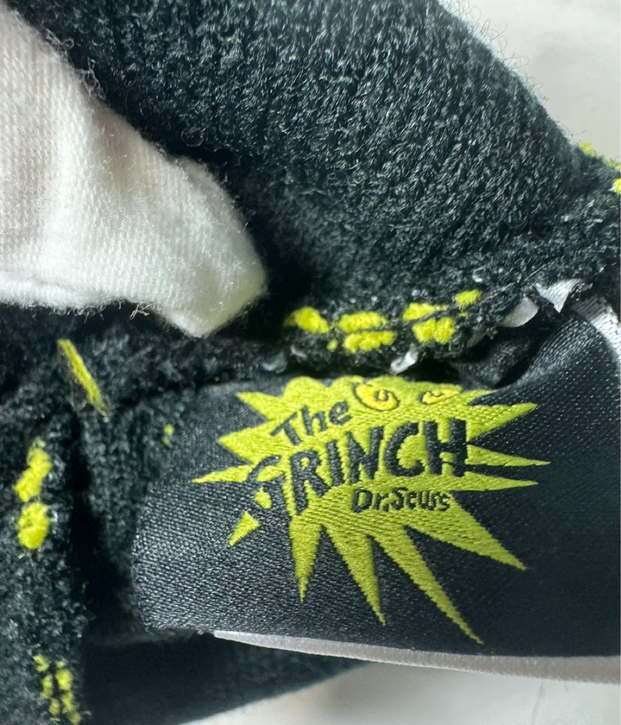 NEW The Grinch Hat and Gloves Set (child size) image indicator(6)