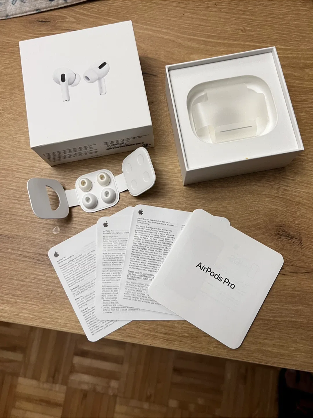 Apple AirPods Pro 1st Gen image indicator(2)