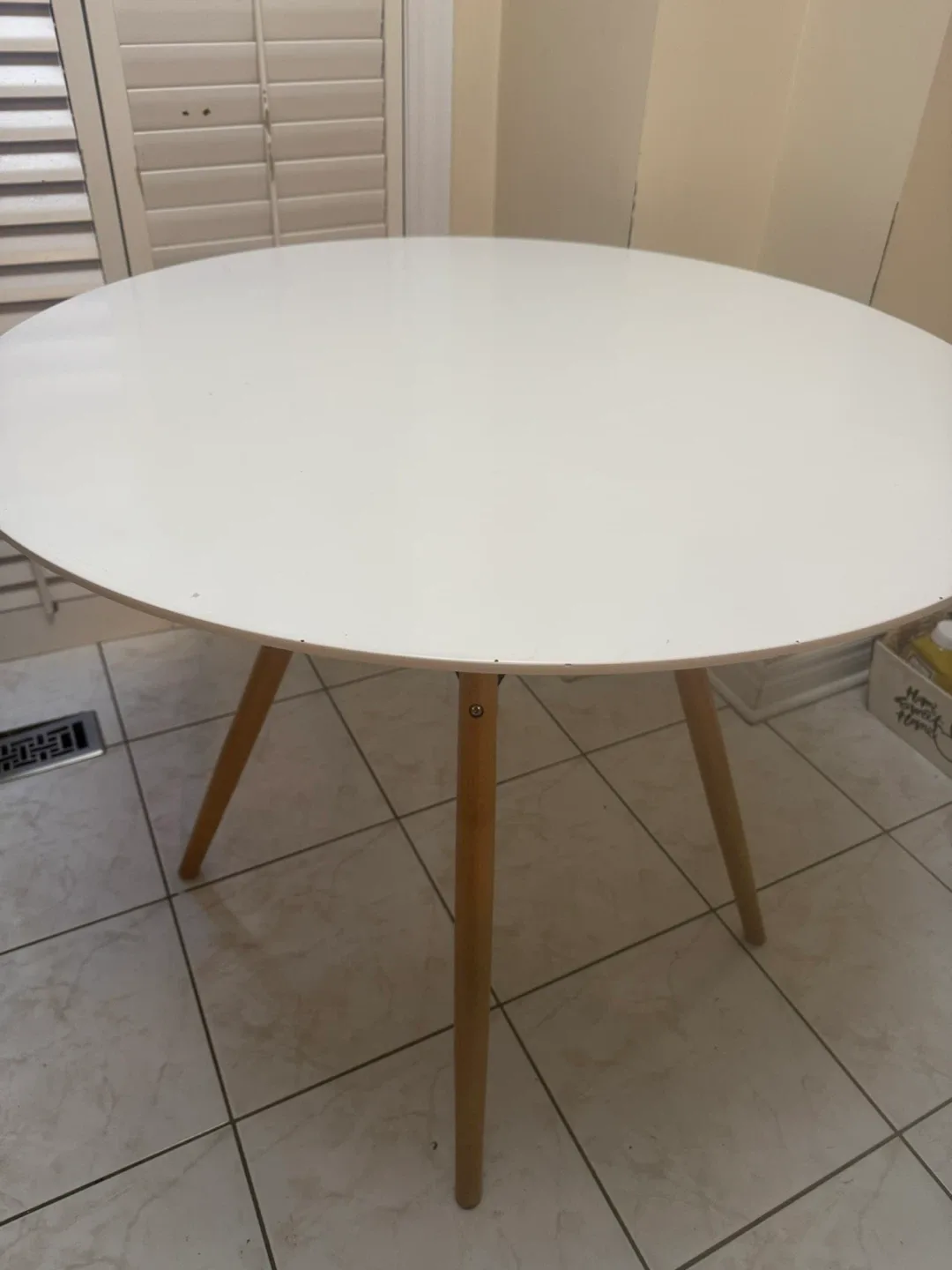 Round White Dining Table with Wooden Legs image indicator(6)