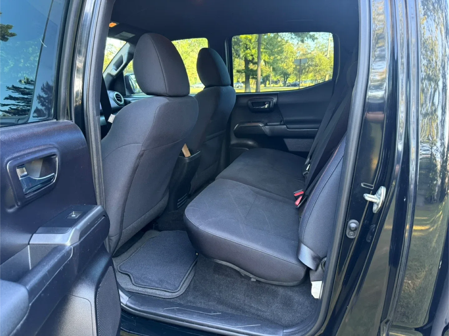 Toyota Tacoma TRD Sport - Black image indicator(8)