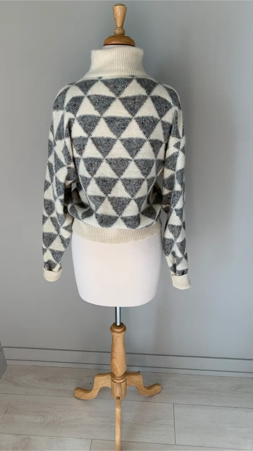 Majestic Vintage, 100% Natural Wool Sweater Reg. M image indicator(4)