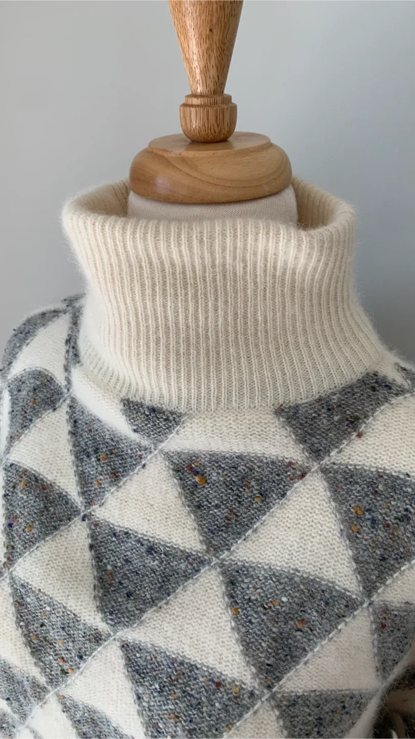 Majestic Vintage, 100% Natural Wool Sweater Reg. M image indicator(2)