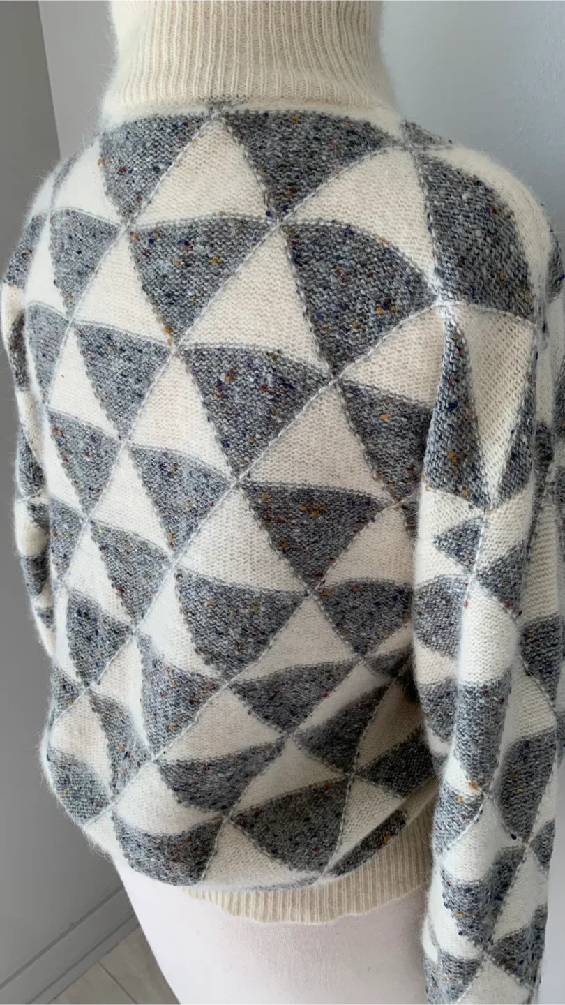 Majestic Vintage, 100% Natural Wool Sweater Reg. M image indicator(5)