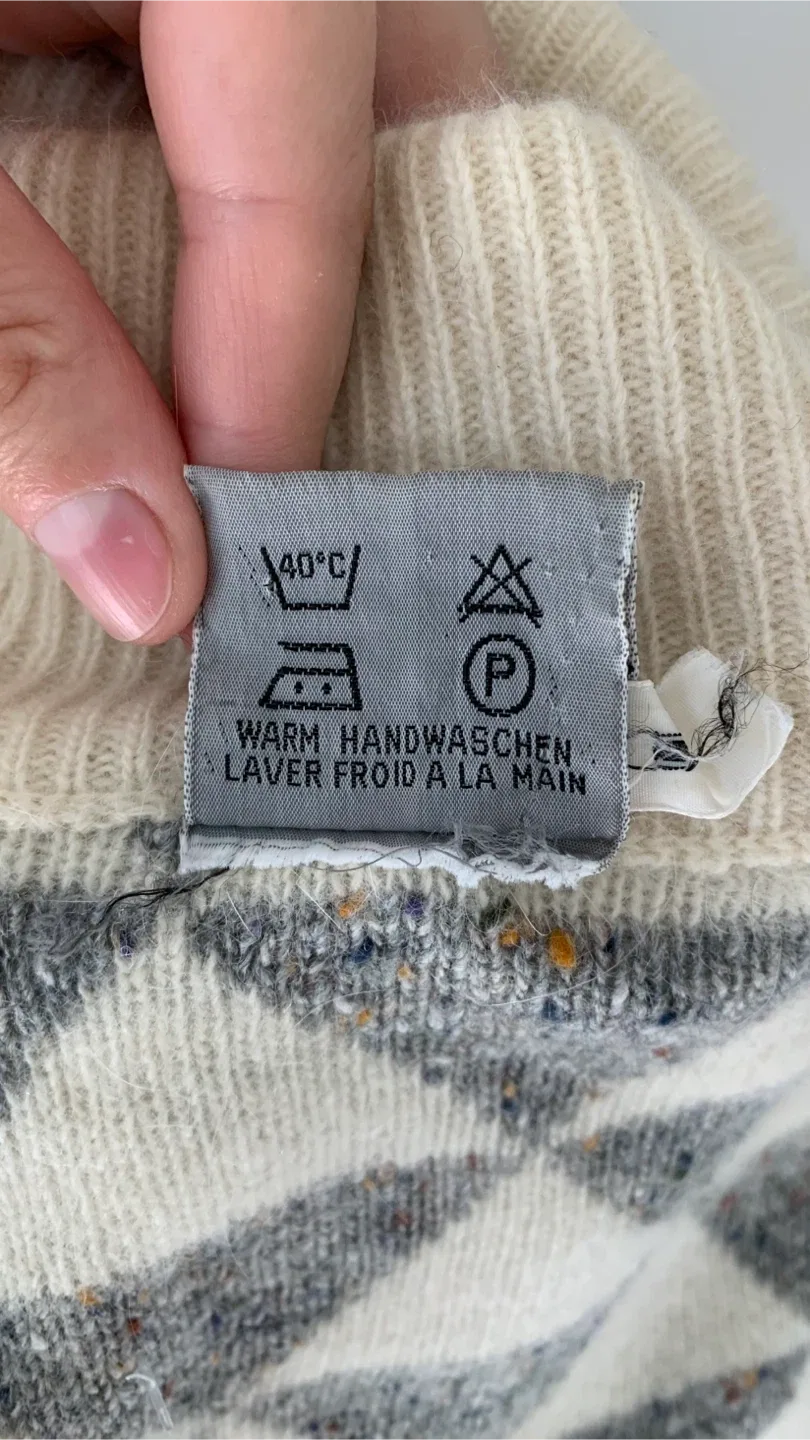 Majestic Vintage, 100% Natural Wool Sweater Reg. M image indicator(8)