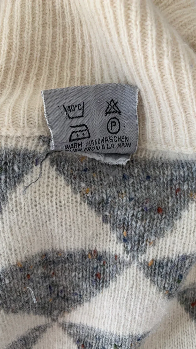 Majestic Vintage, 100% Natural Wool Sweater Reg. M image indicator(10)