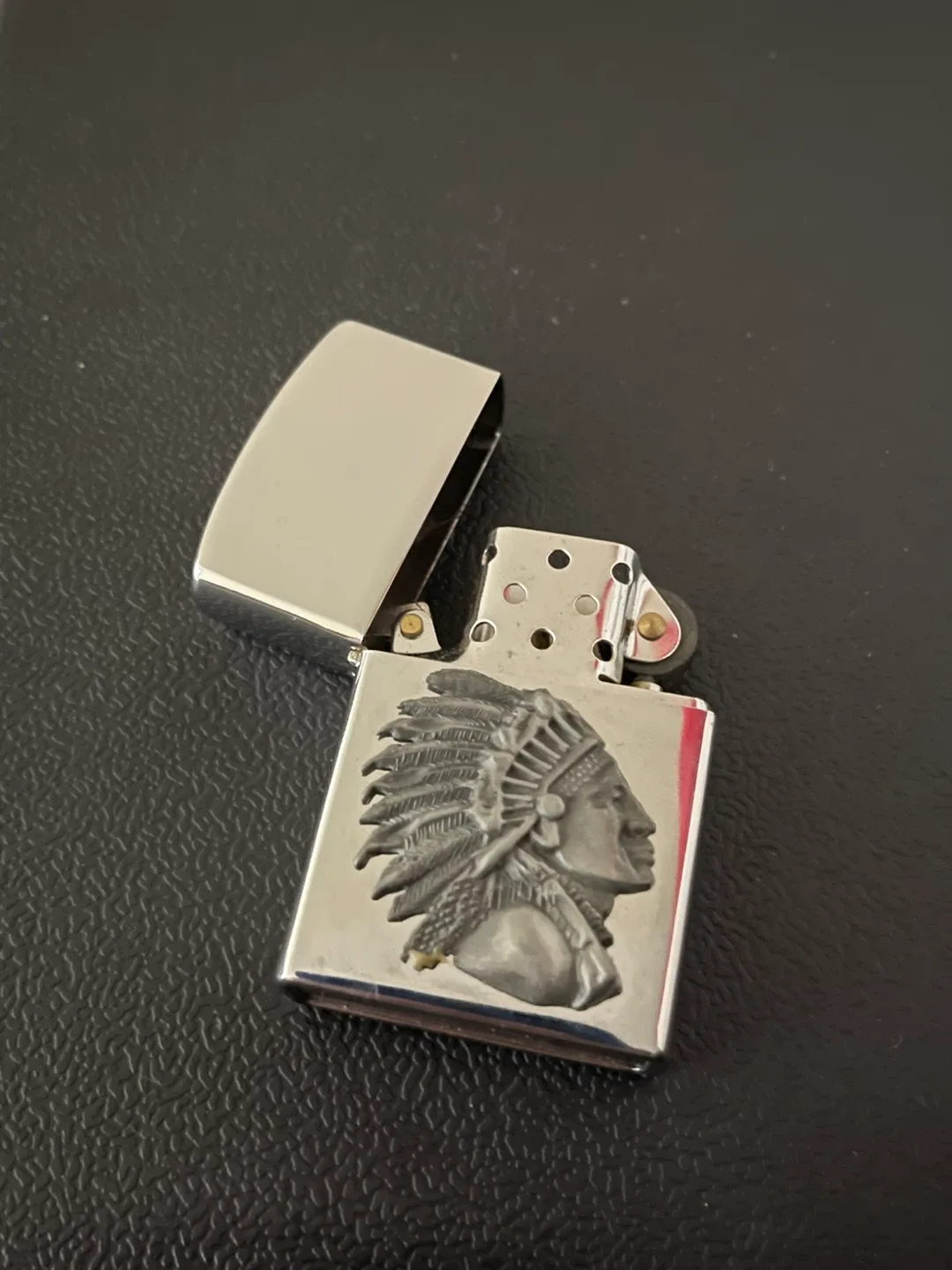 Chief’s Feather Decorative Folding Knife & Lighter Set image indicator(3)